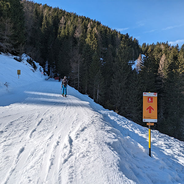 skitour-auf-der-piste-tirol