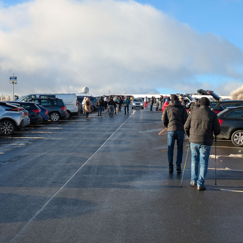 ueberfuellter-parkplatz-wasserkuppe