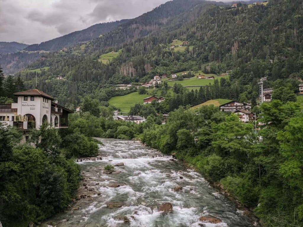 Blick auf St. Leonhard im Passeiertal bei der Zweitagestour